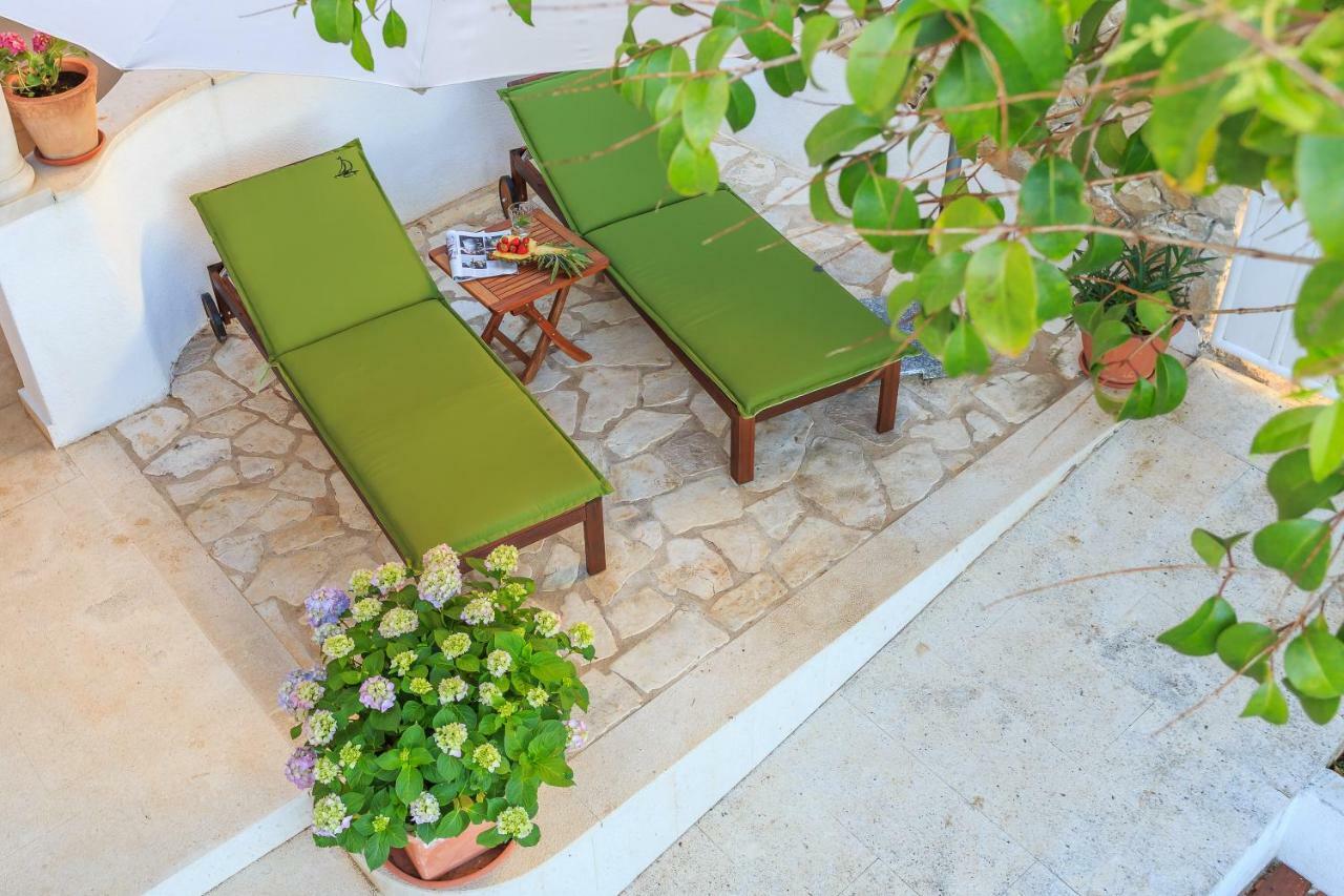 Holiday Home Lola, Sea On A Palm! Heated Pool Trogir Exteriör bild