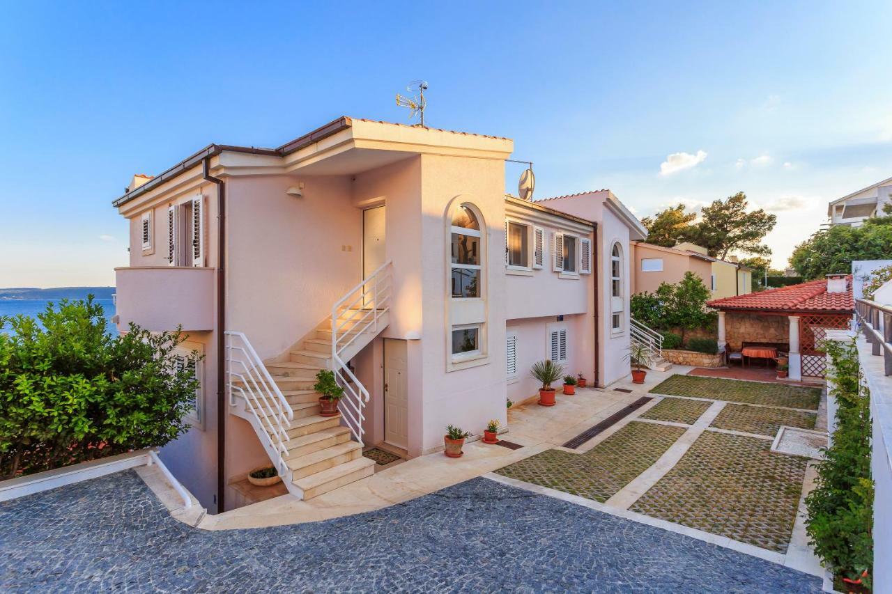 Holiday Home Lola, Sea On A Palm! Heated Pool Trogir Exteriör bild