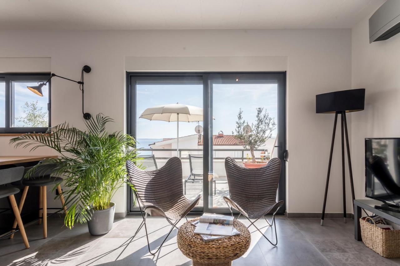 Holiday Home Lola, Sea On A Palm! Heated Pool Trogir Exteriör bild